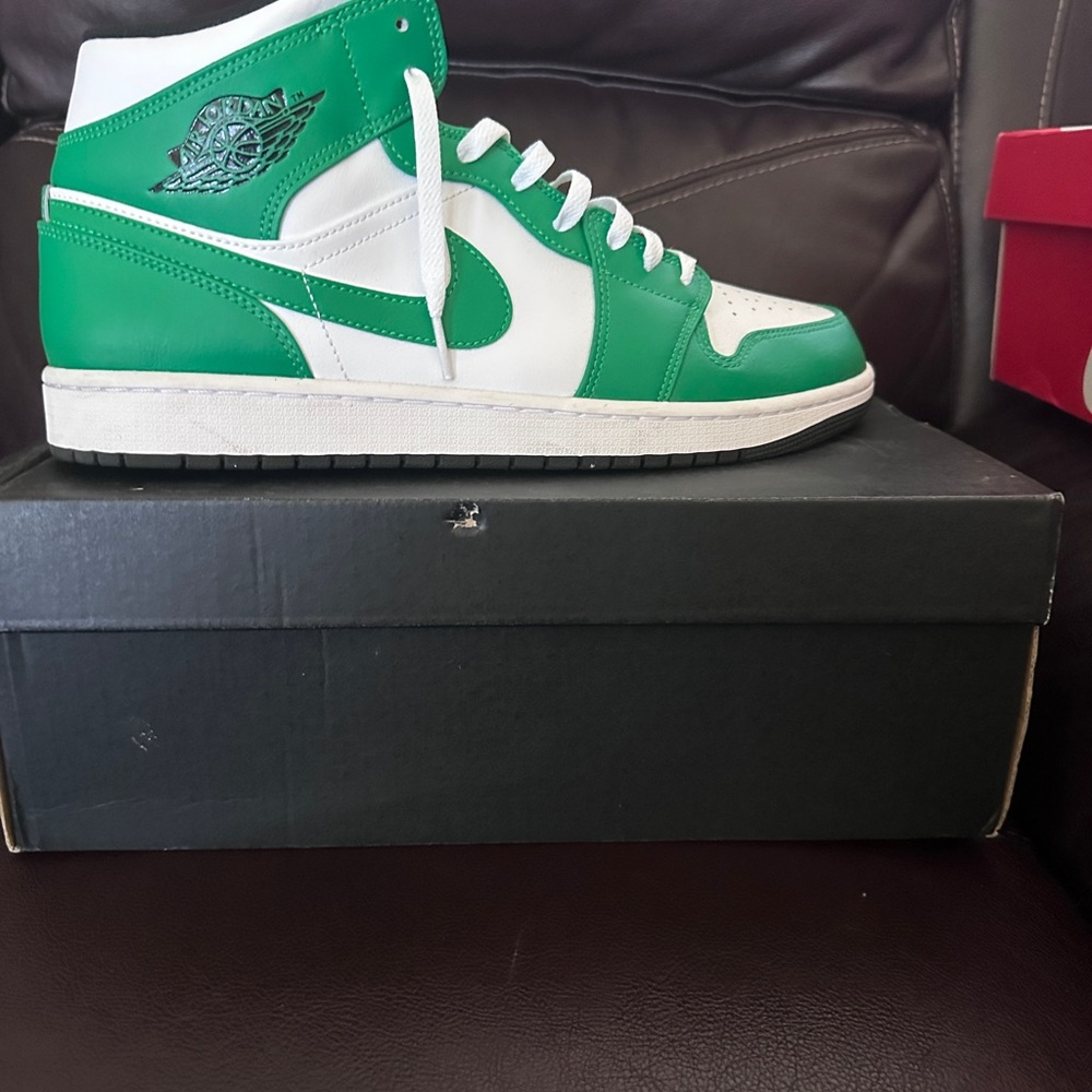 Nike Green and White Sneakers Classic Style